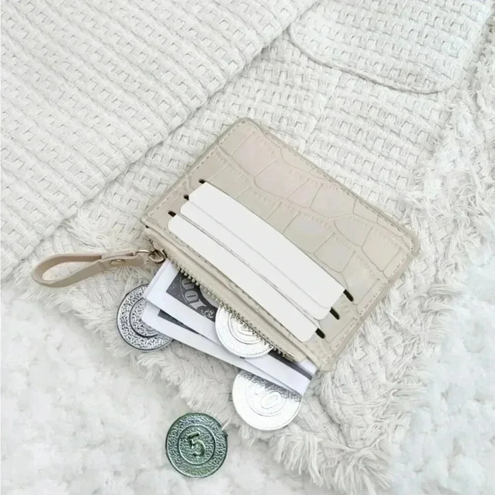 ⚠️Clearance Beige Alligator Print Cardholder / Wallet - Picture 4 of 4